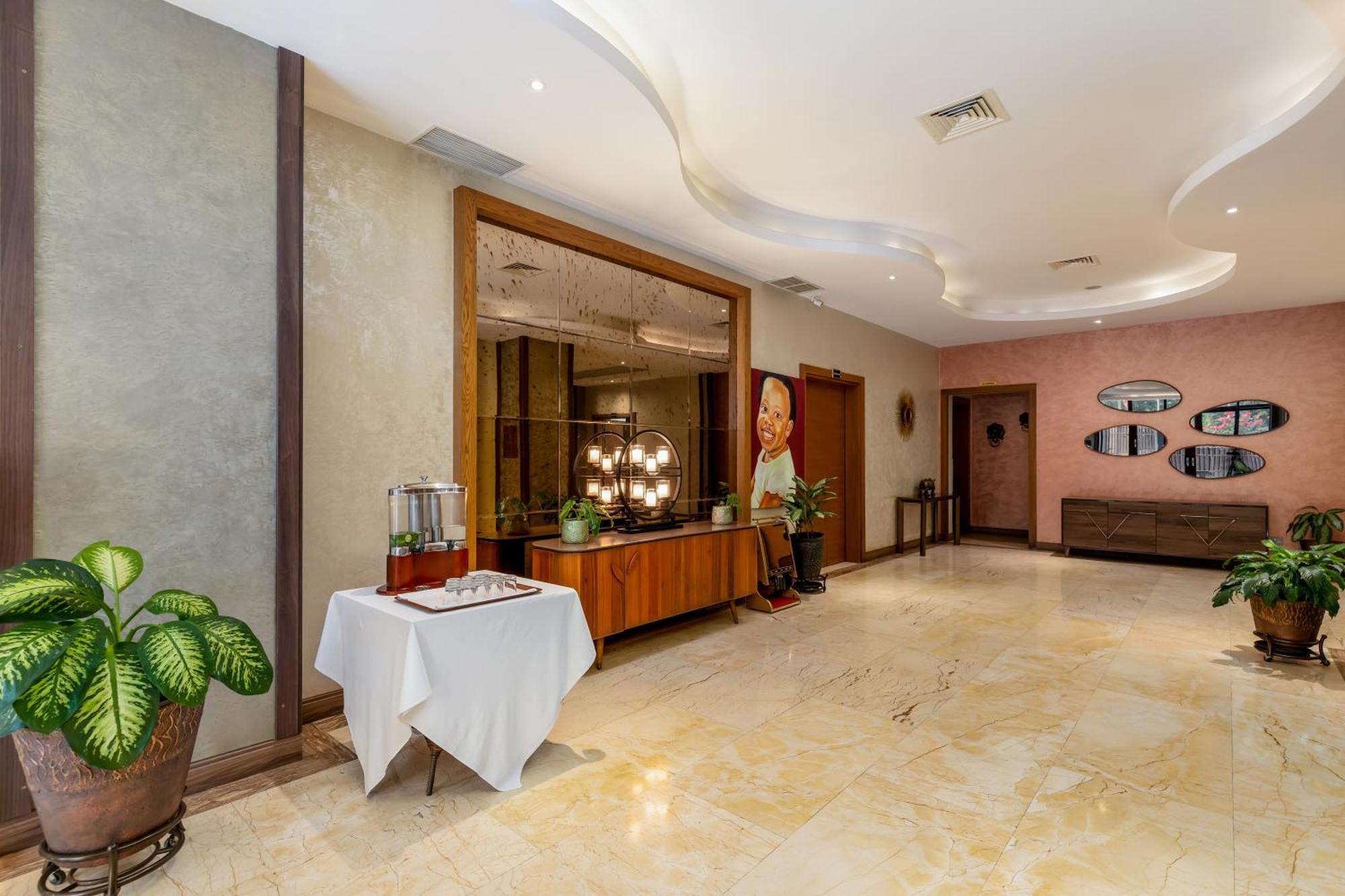 The Athena Hotel Kampala Exteriér fotografie